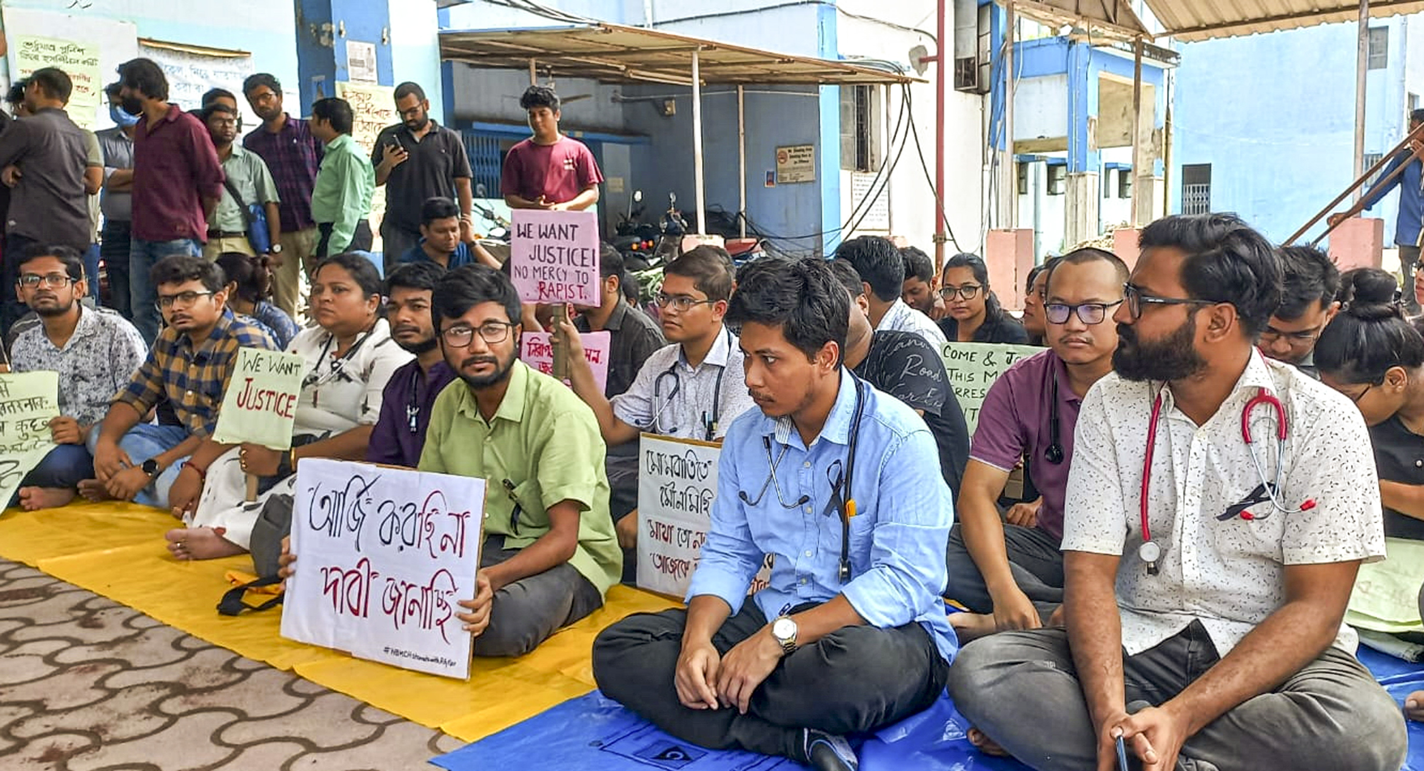 https://salarnews.in/public/uploads/images/newsimages/maannewsimage12082024_150308_West bengal natonwide protests.jpg